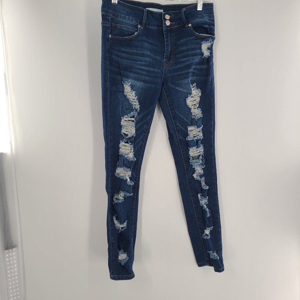 Almost Famous Jeans Women's Size 7 90's Fit Light Wash Distressed Denim
